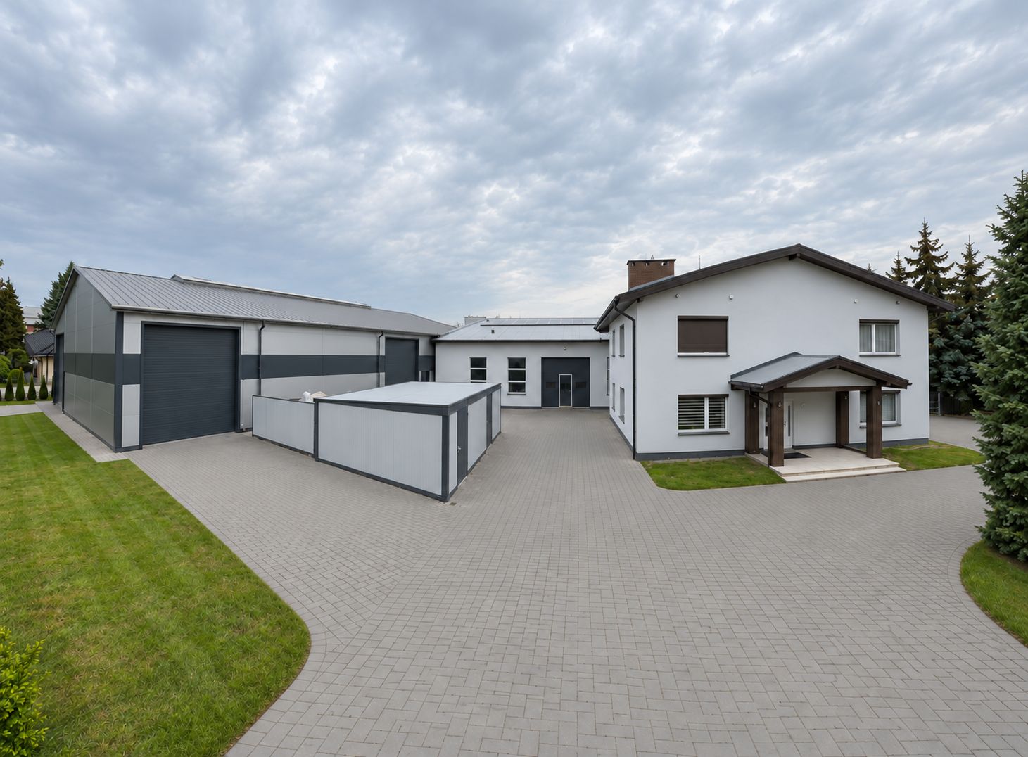 Budynki firmy ABART z halą produkcyjną i biurem